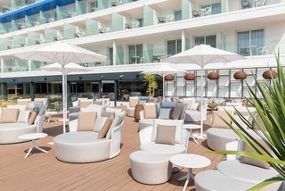L'Azure Hotel
