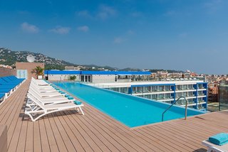 L'Azure Hotel