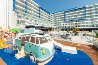 L'Azure Hotel