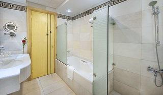 Golden Tulip Media Hotel