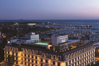Wyndham Grand Istanbul Kalamis Marina Hotel