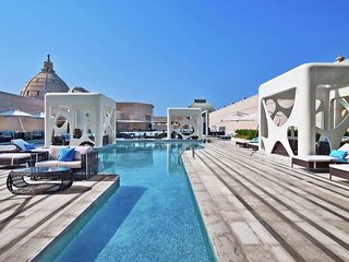 V Hotel Dubai, Curio Collection by Hilton
