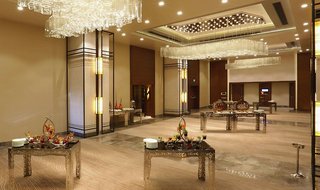 Royal Stay Palace Hotel