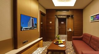 Royal Stay Palace Hotel